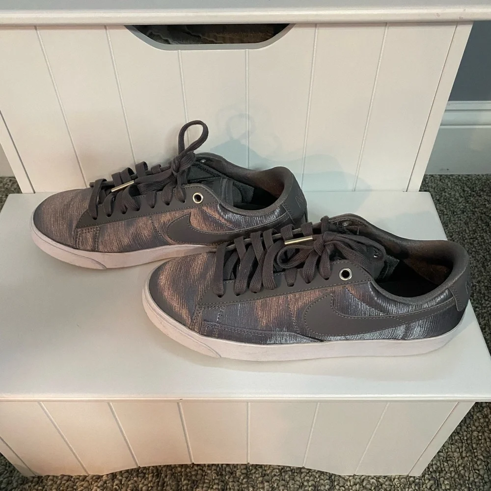SALE Nike gray women’s dress sneakers - Picture 2 of 3